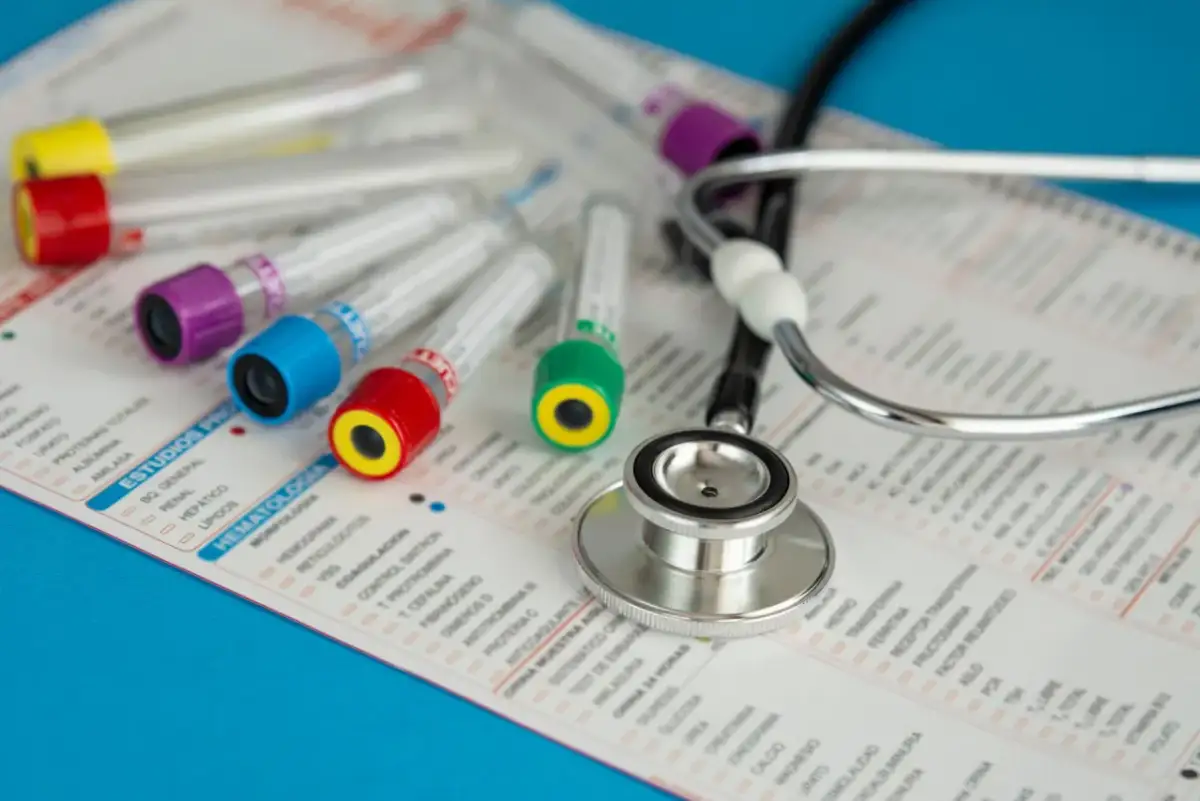 Krzywa cukrowa skutki uboczne – czego się obawiać przed badaniem?