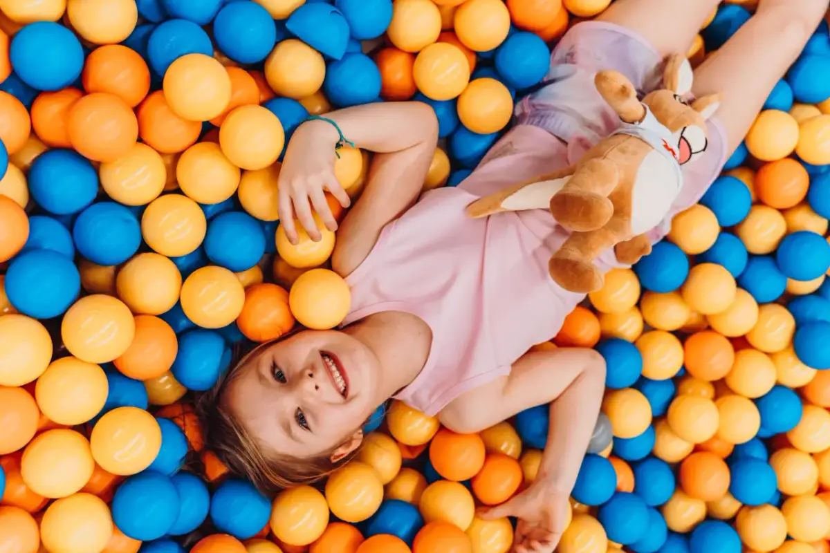 Zajęcia sensoryczne dla dzieci - co to jest i jak wspierają rozwój