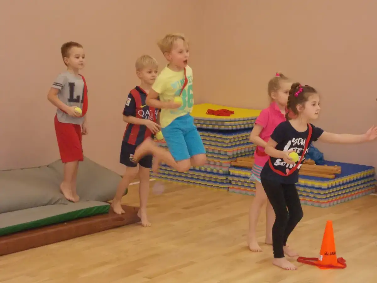 Zawody sportowe dla dzieci i rodziców w przedszkolu - radość i rozwój