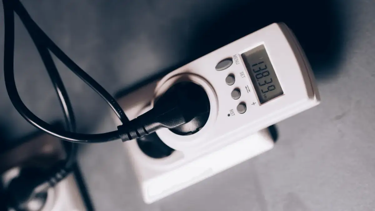 Urządzenie do pomiaru zużycia energii elektrycznej. Dowiedz się, jak wytworzyć prąd domowym sposobem, monitorując zużycie.