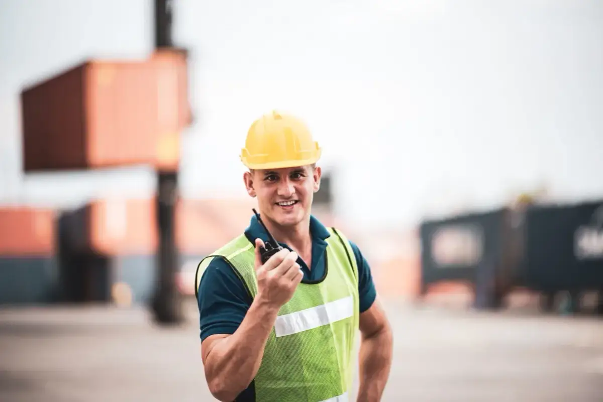 Co powinien wiedzieć spedytor? Prawo, umiejętności, narzędzia