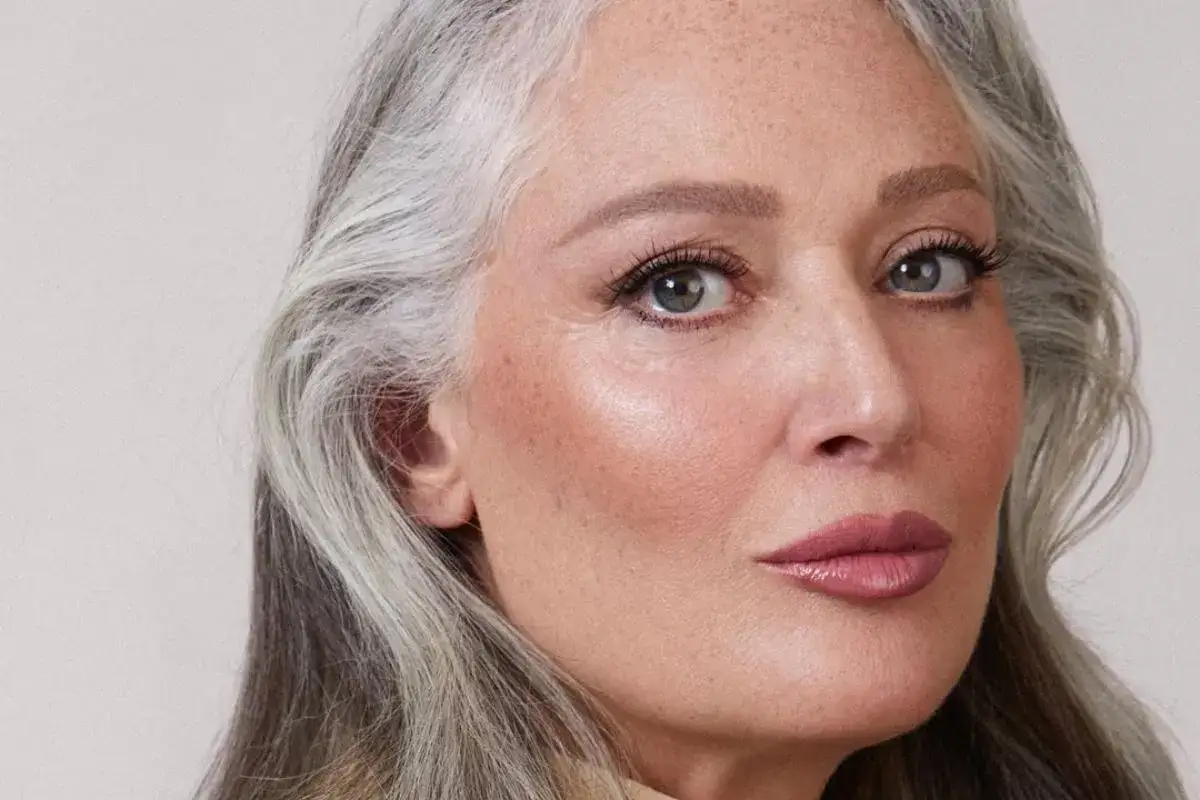 Jaki puder do cery dojrzałej? Sekret gładkiej skóry po 50.