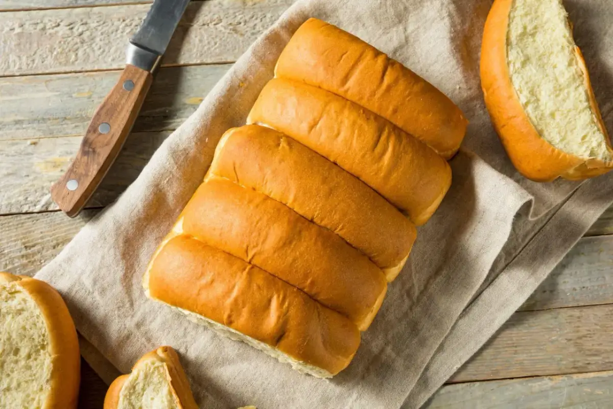 Idealne bułki do hot dogów: Gdzie kupić i jak wybrać?