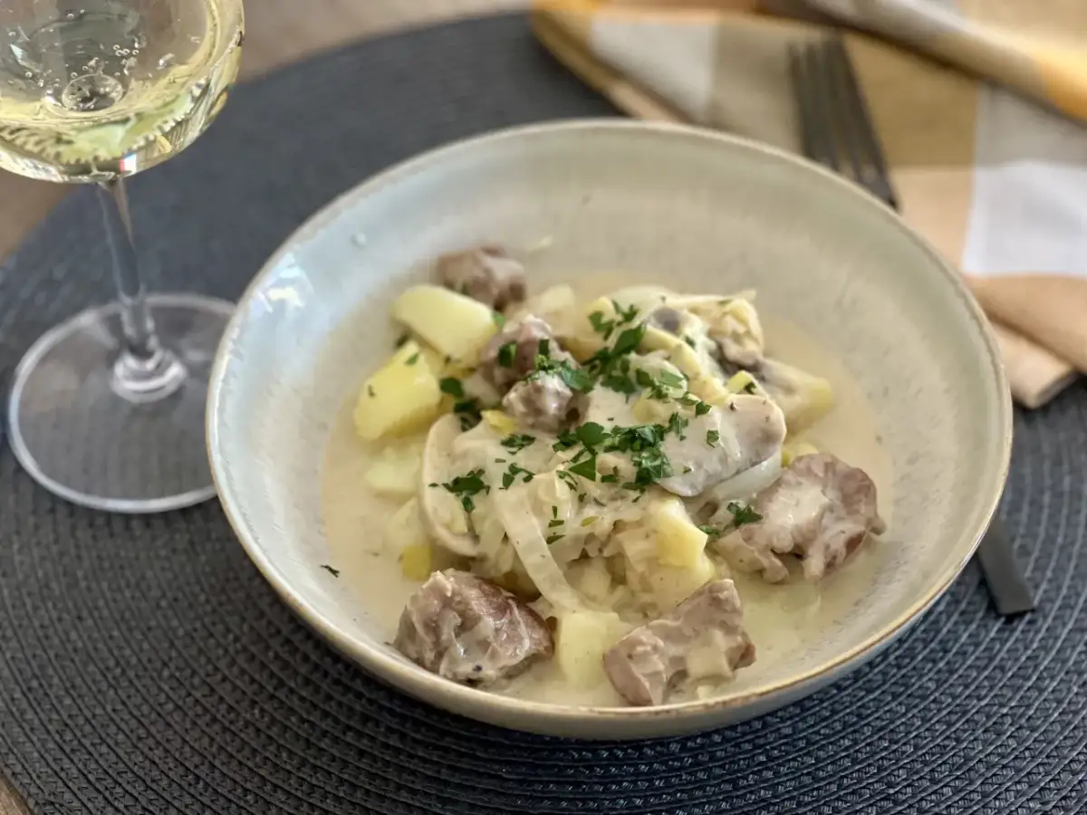 Soczysta jagnięcina: Jak uniknąć błędów i zachwycić smakiem?