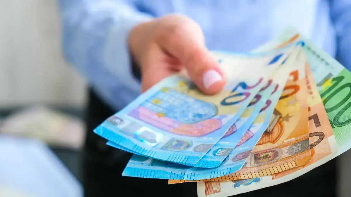 Ile zarabia barman w Irlandii? Zaskakujące fakty o wynagrodzeniach