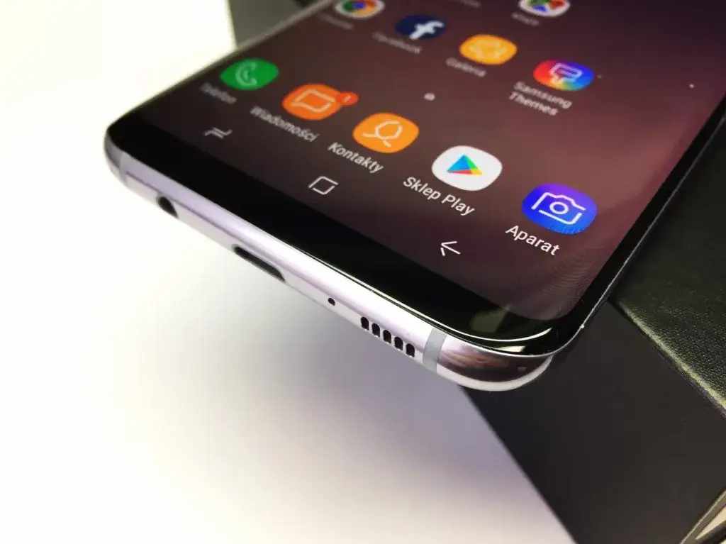 Ile kosztuje wymiana aparatu w telefonie Samsung? Ceny i porady