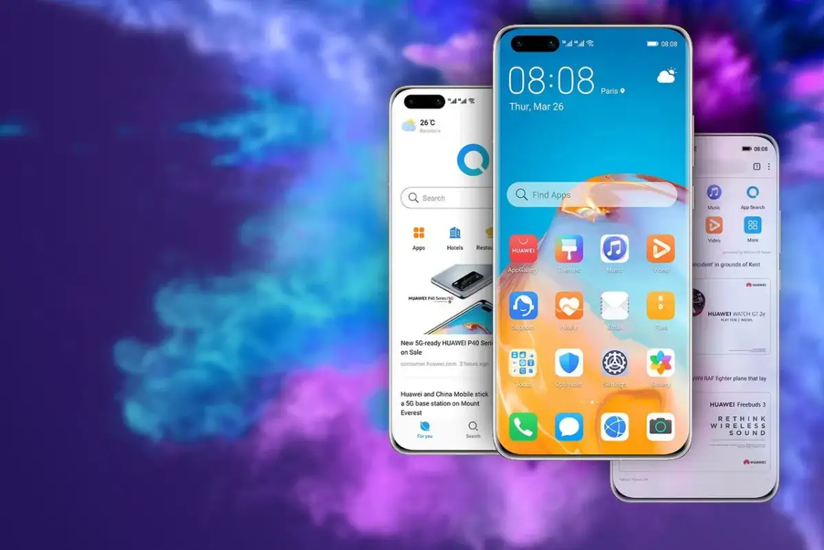 Trzy smartfony Huawei z ekranami pokazującymi interfejs i aplikacje, w tym AppGallery. To pokazuje, hms core co to jest - ekosystem usług Huawei.