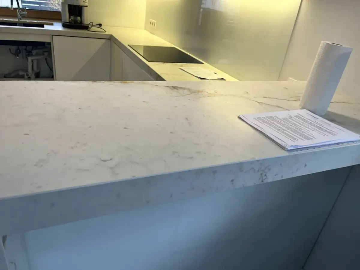 Ile kosztuje blat ze spieku kwarcowego? Poznaj ceny i czynniki wpływające na koszt