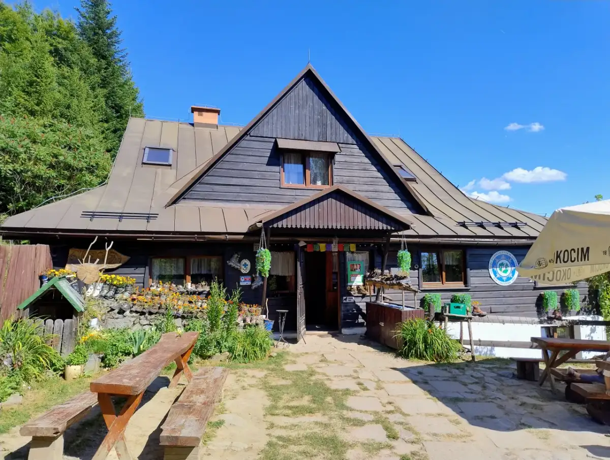 Bacówka PTTK pod Bereśnikiem: Odkryj Beskidy i Pieniny!