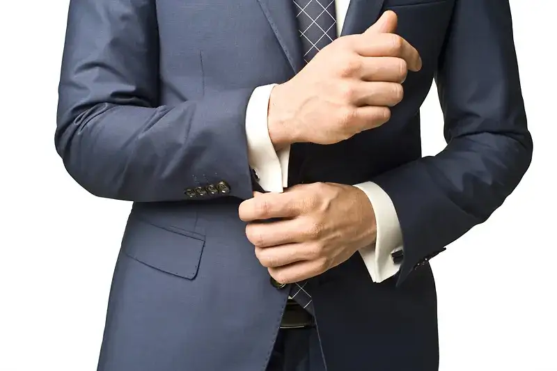 Jak nosić koszule męskie, aby uniknąć modowych wpadek?