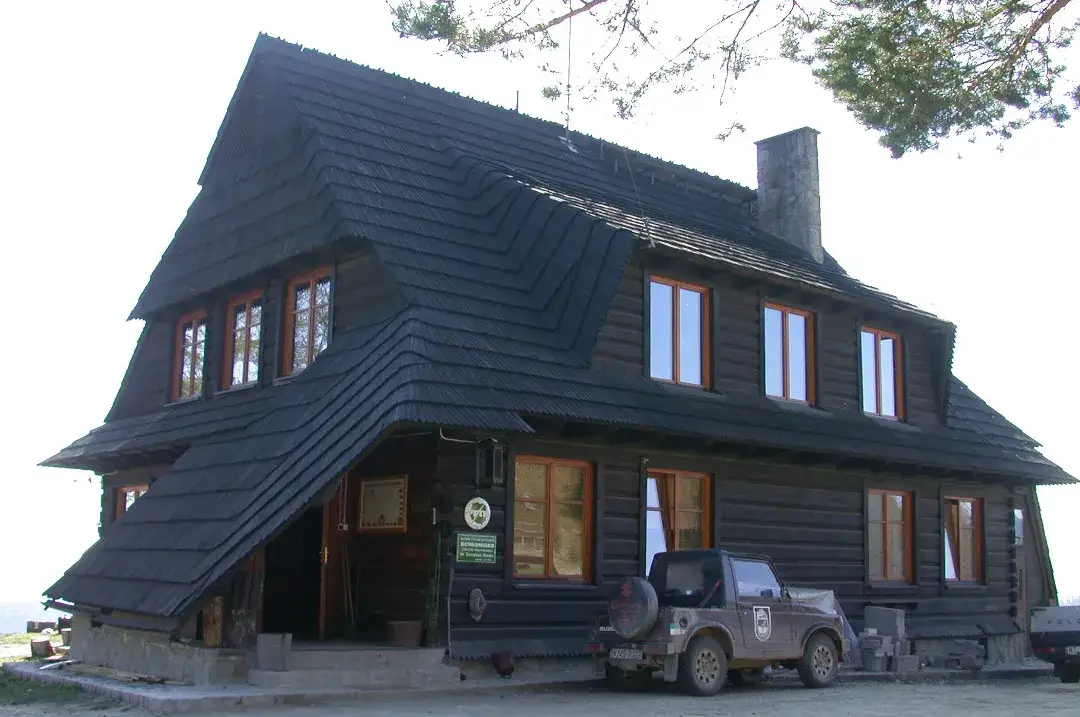 Bacówka Królowej Jadwigi? Odkryj prawdziwe schroniska PTTK!