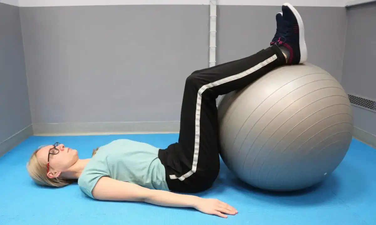 Ćwiczenia na kręgosłup piersiowy: Pozbądź się bólu i popraw postawę!