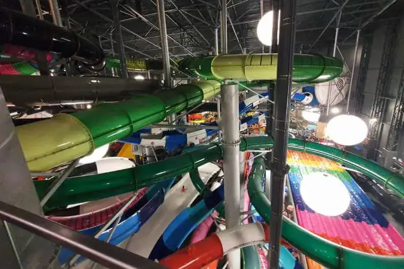 Jakie atrakcje są w Suntago? Odkryj najlepsze zjeżdżalnie i baseny