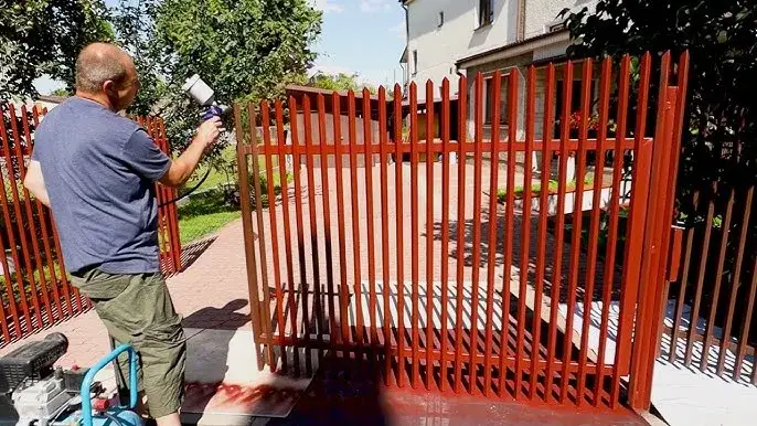 Najlepsza farba do ogrodzenia metalowego - uniknij błędów w malowaniu