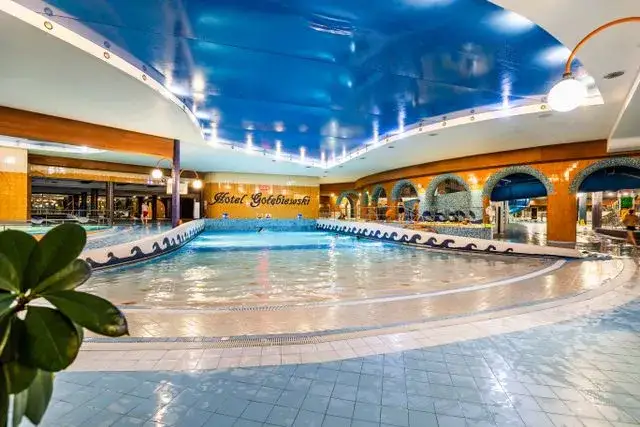 Ile kosztuje doba w hotelu Gołębiewskim? Zaskakujące ceny i rabaty