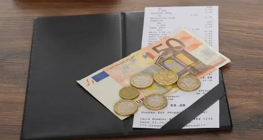 Napiwki w Turcji: Jak dawać w hotelu? Uniknij błędów!