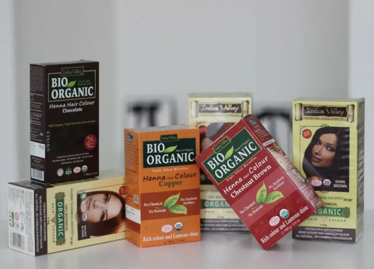 Henna: Jak dobrać kolor do włosów? Uniknij błędów i zyskaj blask!