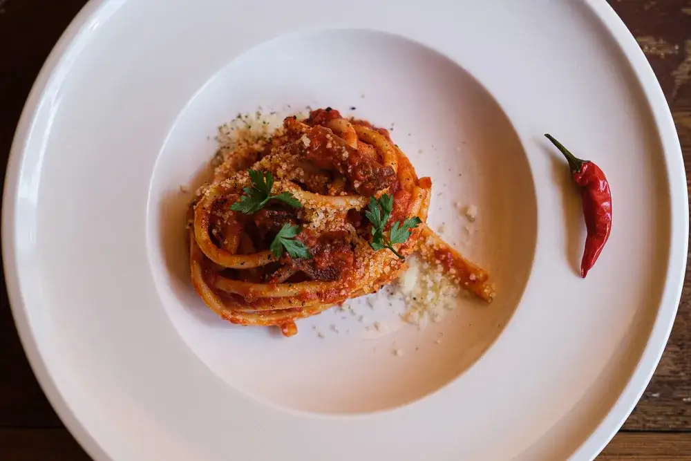 Spaghetti amatriciana przepis: autentyczny smak bez błędów w kuchni