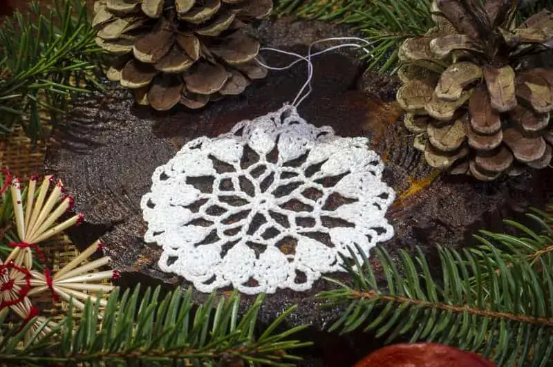 Jak zrobić ozdoby choinkowe na szydełku krok po kroku - łatwe instrukcje