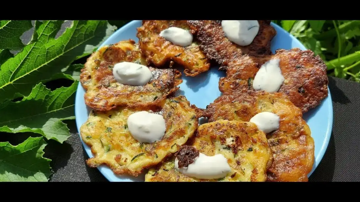 Jaki sos do placków z cukinii? Najlepsze przepisy na pyszne dodatki