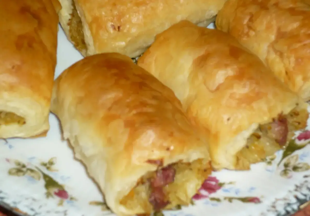 Pyszne kapuśniaczki z ciasta francuskiego – łatwy przepis krok po kroku