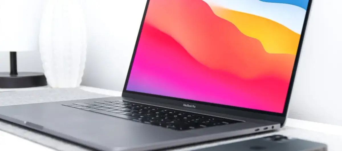 Jak zaktualizować MacBooka? Zrób to sam i uniknij błędów!