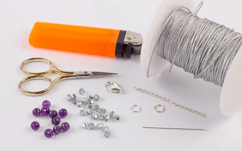 Jak stworzyć bransoletkę makramową DIY - proste instrukcje i materiały