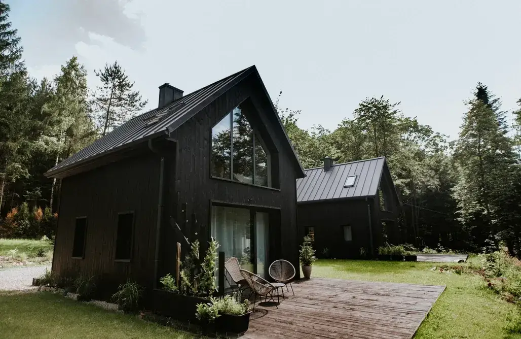 Idealny domek nad jeziorem Świętokrzyskie? Odkryj najlepsze oferty!