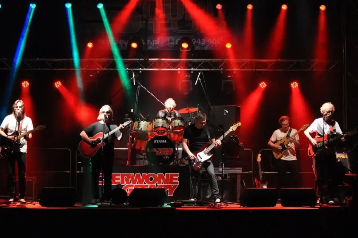 Ile trwa koncert Czerwonych Gitar? Zaskakujące szczegóły występu