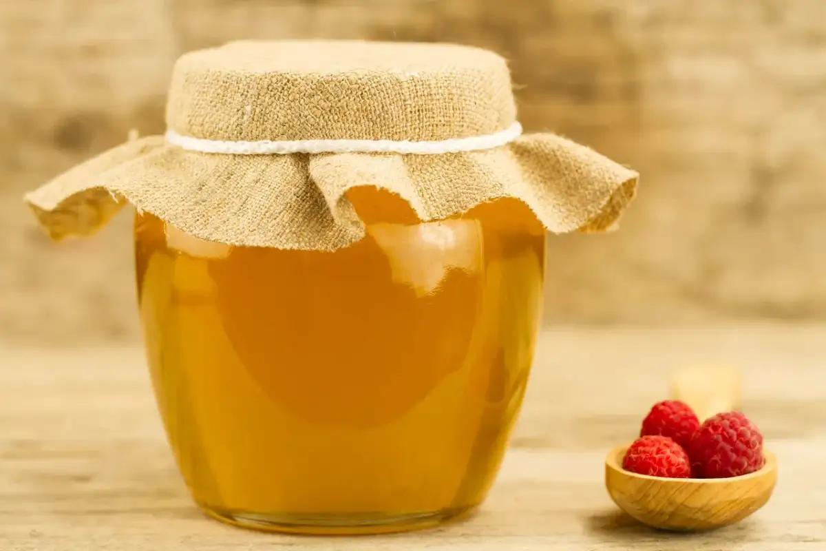 Jak zrobić miód malinowy? Prosty przepis na zdrowie i odporność