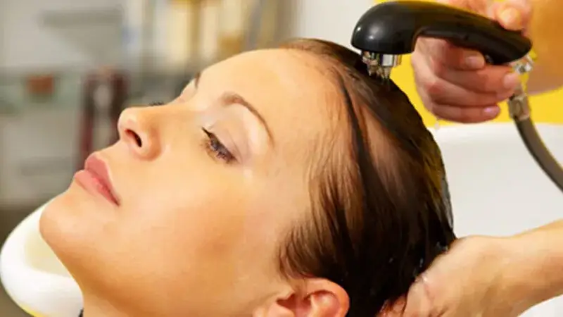 Co robi fryzjer w Familiadzie? Kultowe odpowiedzi i memy