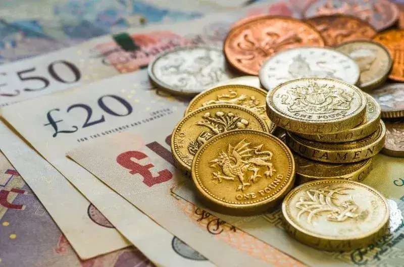 Ile zarabia geodeta w Anglii? Zaskakujące różnice w wynagrodzeniach