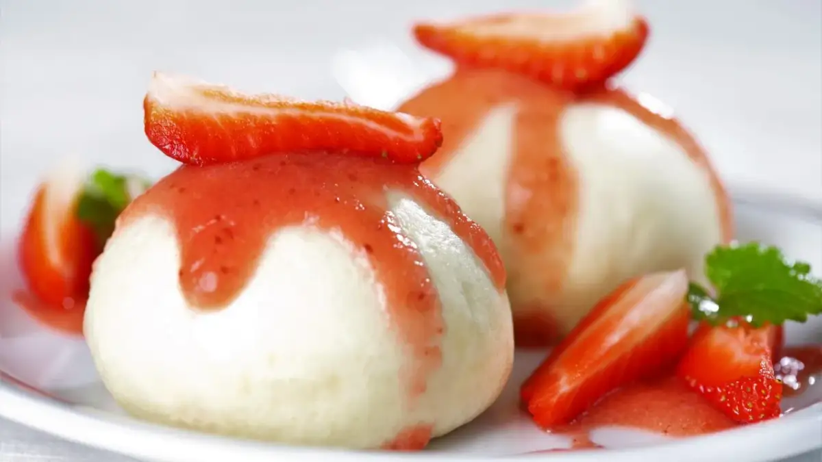 Kluski na parze: 15 pomysłów na słodko i wytrawnie