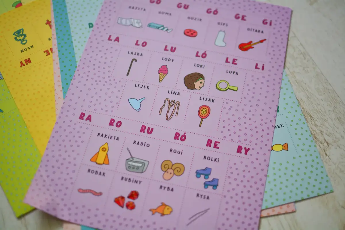 Jak nauczyć dziecko czytać sylabami – skuteczne metody i zabawy edukacyjne