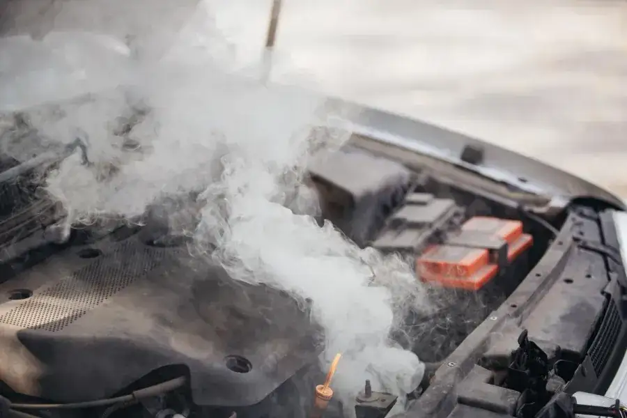 Jak sprawdzić, czy silnik jest przegrzany? Objawy, które mogą zaskoczyć