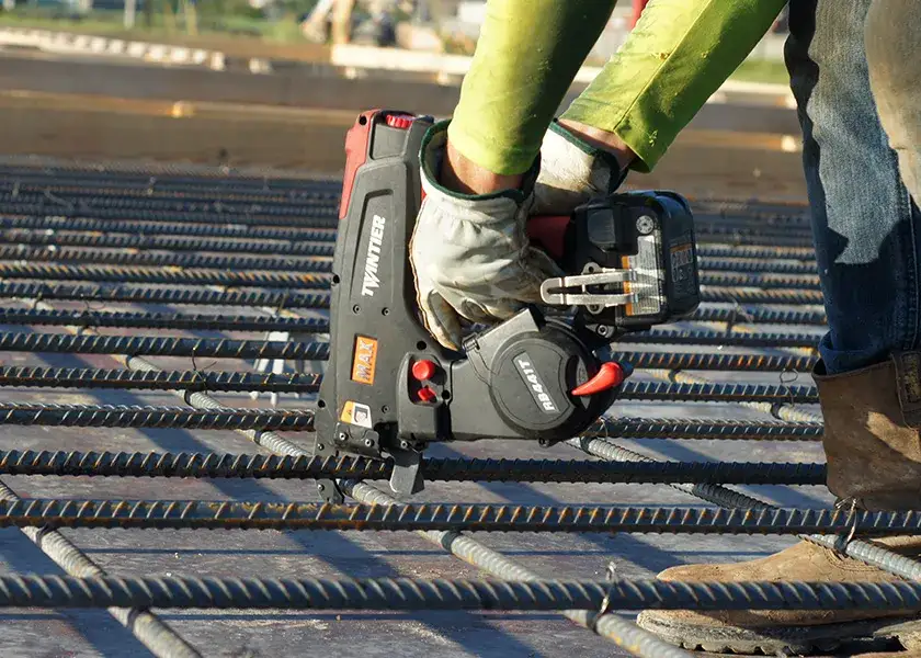 Wiązarka do zbrojenia MAX - porównanie modeli RB441T i RB443T