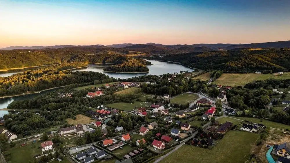 Najlepsze atrakcje w Polańczyku, które musisz zobaczyć nad Jeziorem Solińskim