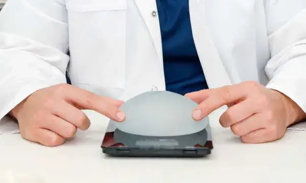 Ile kosztuje operacja piersi w Polsce? Przegląd cen i ukrytych wydatków