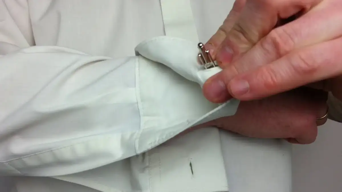 Jak założyć spinki do koszuli i uniknąć najczęstszych błędów
