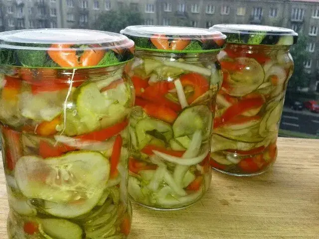 Jak zrobić sałatkę z ogórków i papryki, aby zachować świeżość na zimę