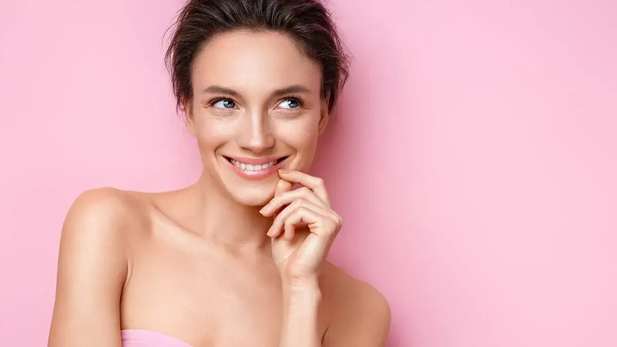 Jak osiągnąć perfekcyjny makijaż rozświetlający glow dla każdej cery