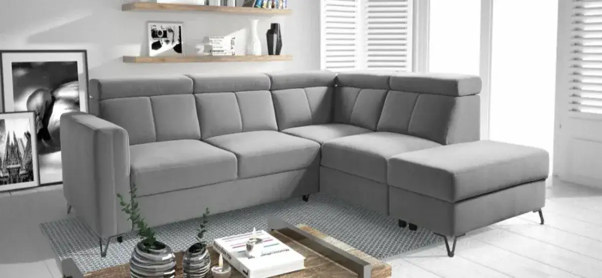 Narożnik czy sofa do małego salonu - co wybrać, aby zyskać przestrzeń?