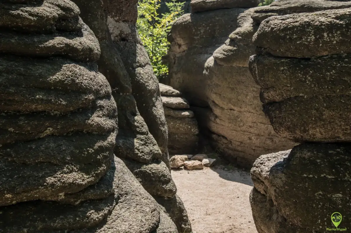 Janowice Wielkie: Atrakcje Rudaw Janowickich Twój przewodnik!