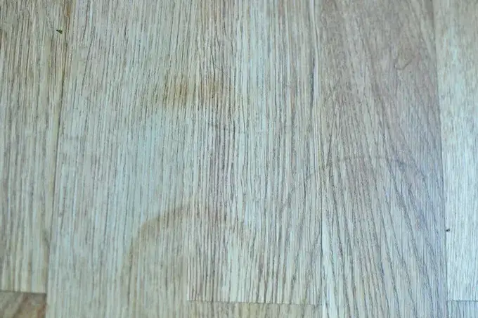 Czym pomalować blat stołu, aby był trwały i odporny na uszkodzenia?