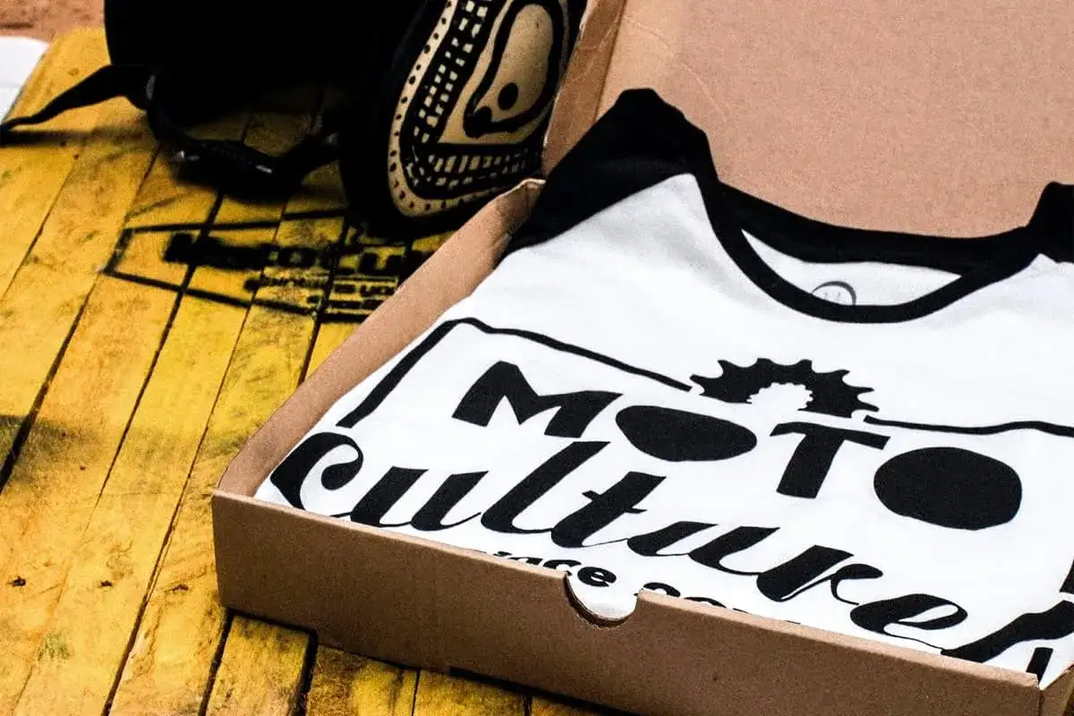 Ile kosztuje uszycie bluzy w szwalni? Realne ceny i ukryte koszty