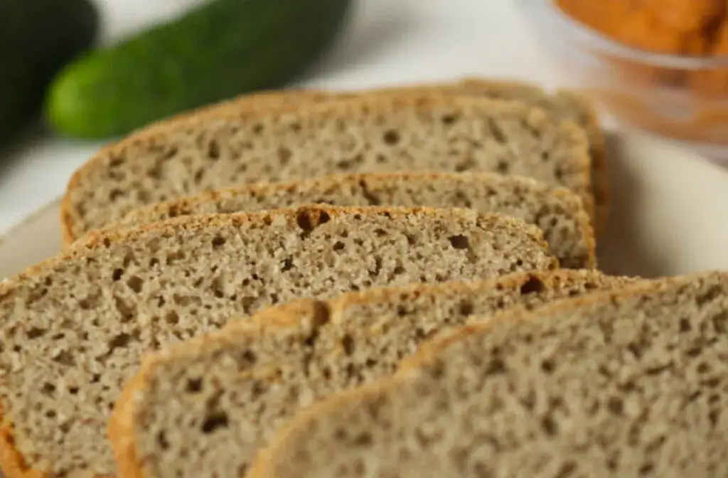 Czy chleb gryczany tuczy? Poznaj prawdę o jego wpływie na wagę