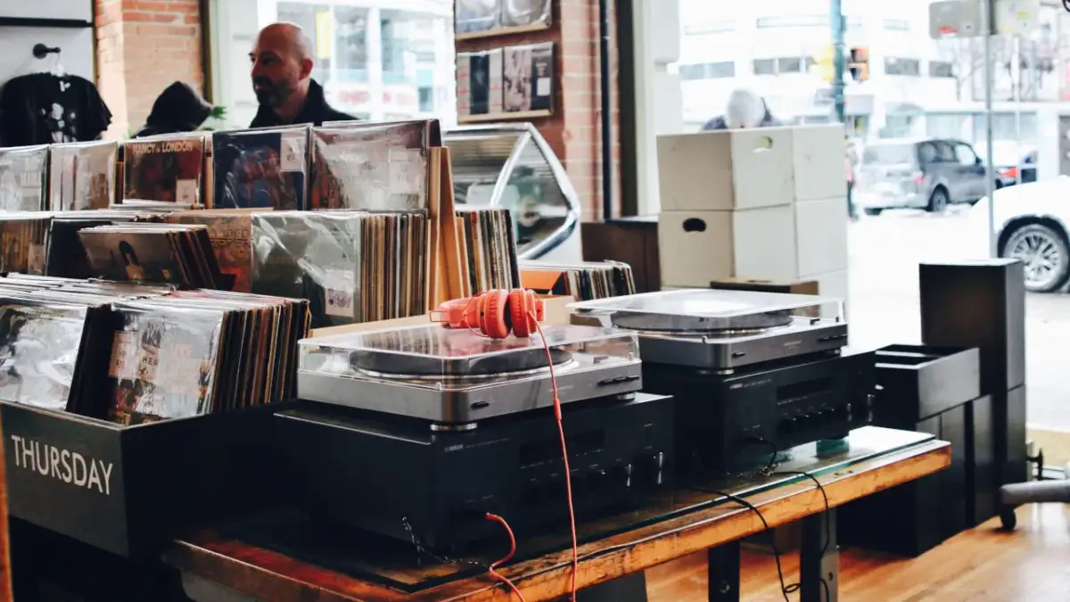 Płyty winylowe elektronika: jak zbudować kolekcję marzeń?
