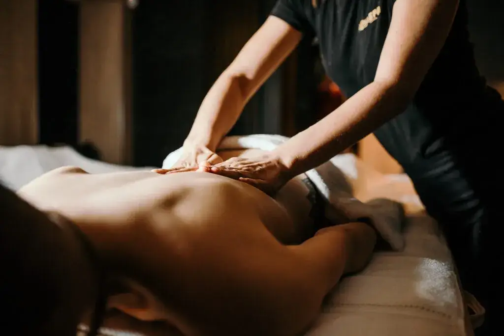 Masaż relaksacyjny jak wygląda: techniki, efekty i przygotowanie