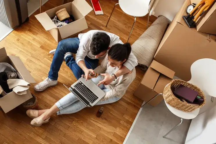 Kto ubezpiecza mieszkanie najemca czy wynajmujący? Uniknij kosztów!