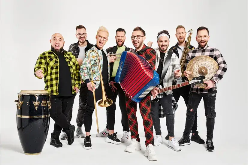 Kto śpiewa w Enej? Poznaj głosy zespołu!